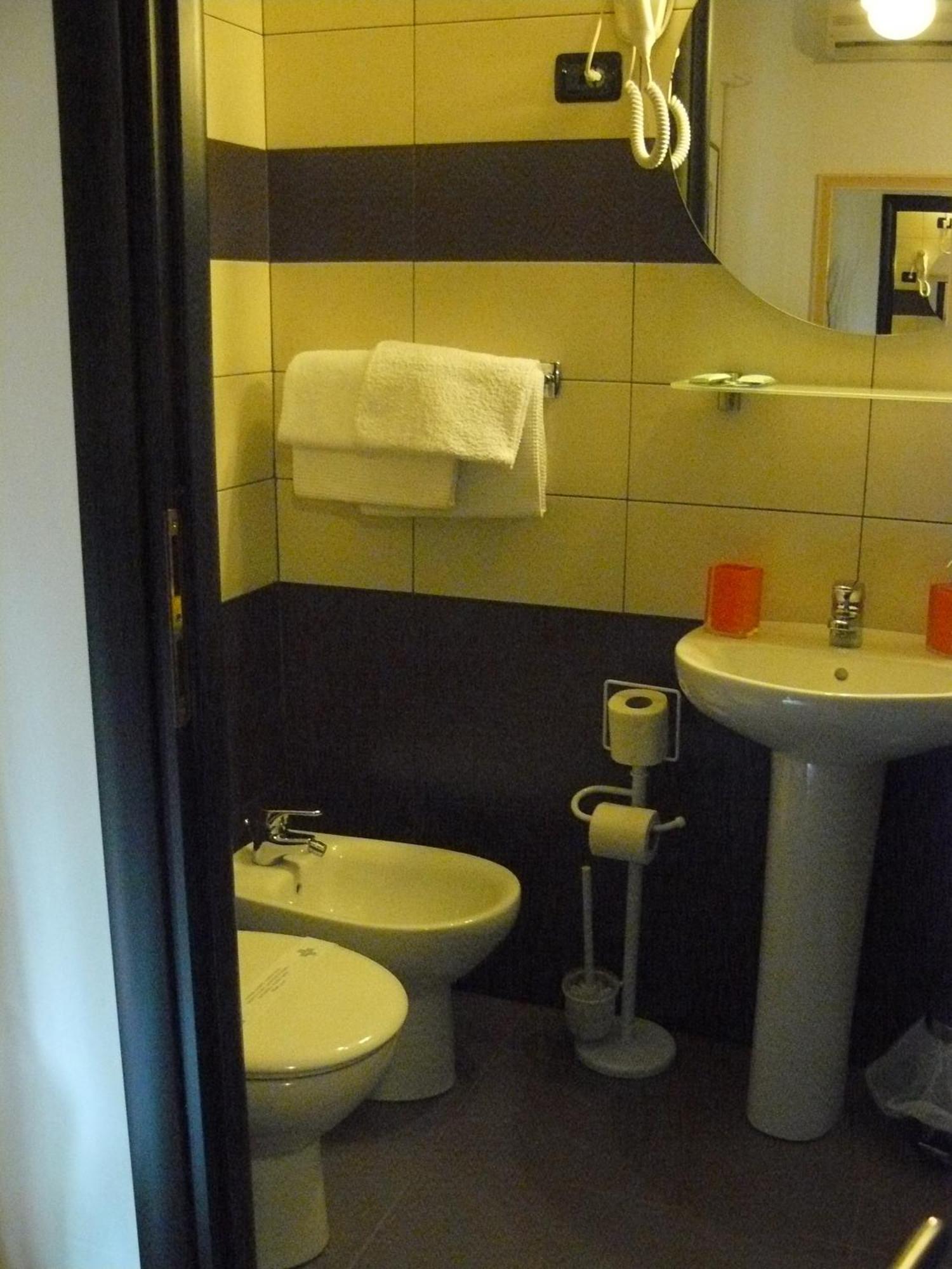 Hotel Vittoriano Турин Экстерьер фото